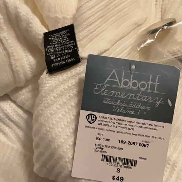 Abbott Elementary V-neck button-down cardigan - Picture 2 of 4